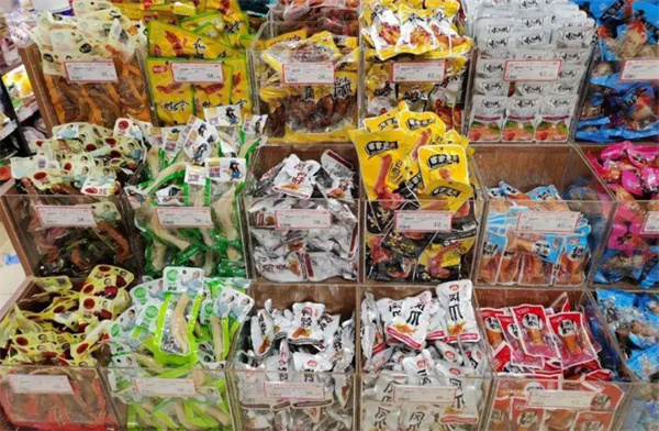零食很嗨省钱超市加盟